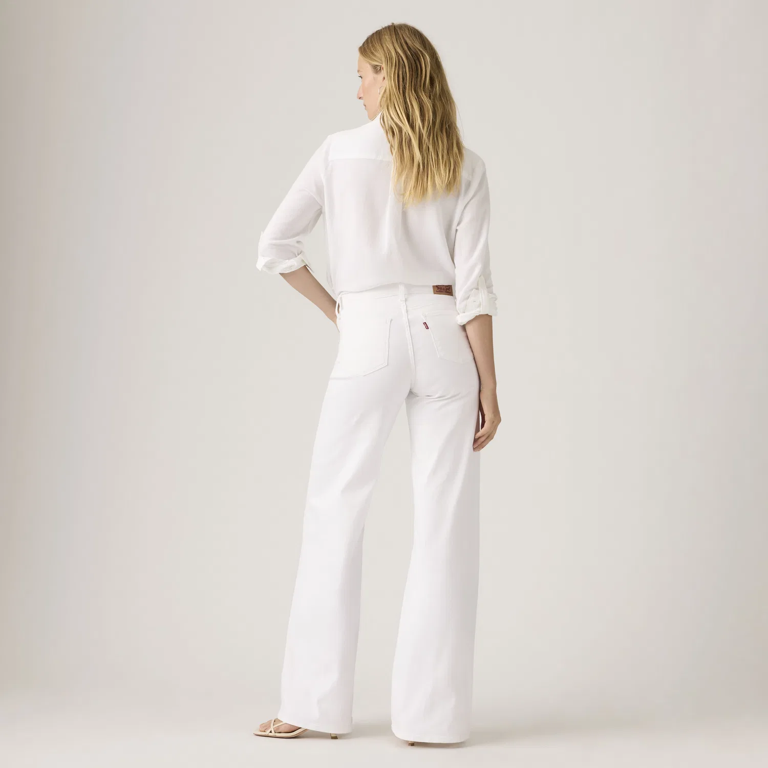 318 Формирующие джинсы для женщин с широкими штанинами Levi's, White — фото 3