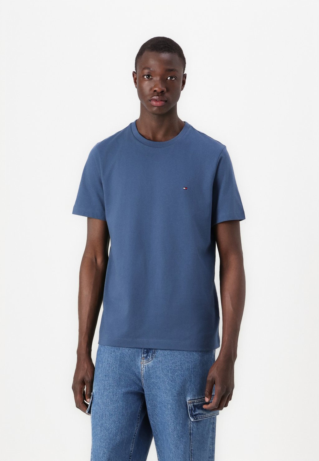 

Базовая футболка ESS SEASONAL REG FIT SOLID TEE Tommy Hilfiger, синий