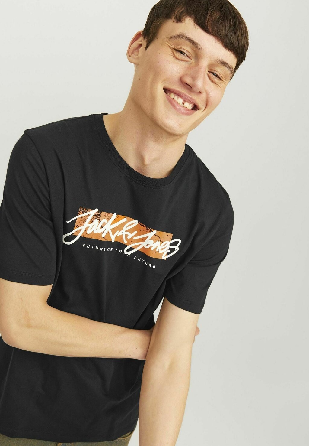 

Футболка с принтом RUNDHALS Jack & Jones, черный