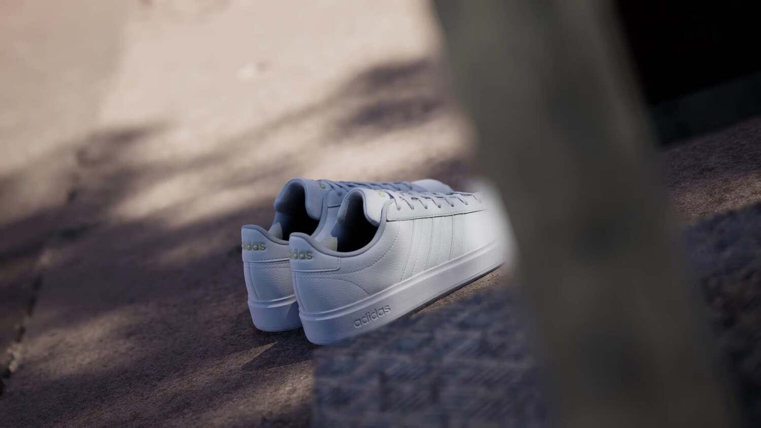 Кроссовки Гранд Корт 2.0 Adidas, цвет Cloud White/Cloud White/Gold Metallic — фото 2