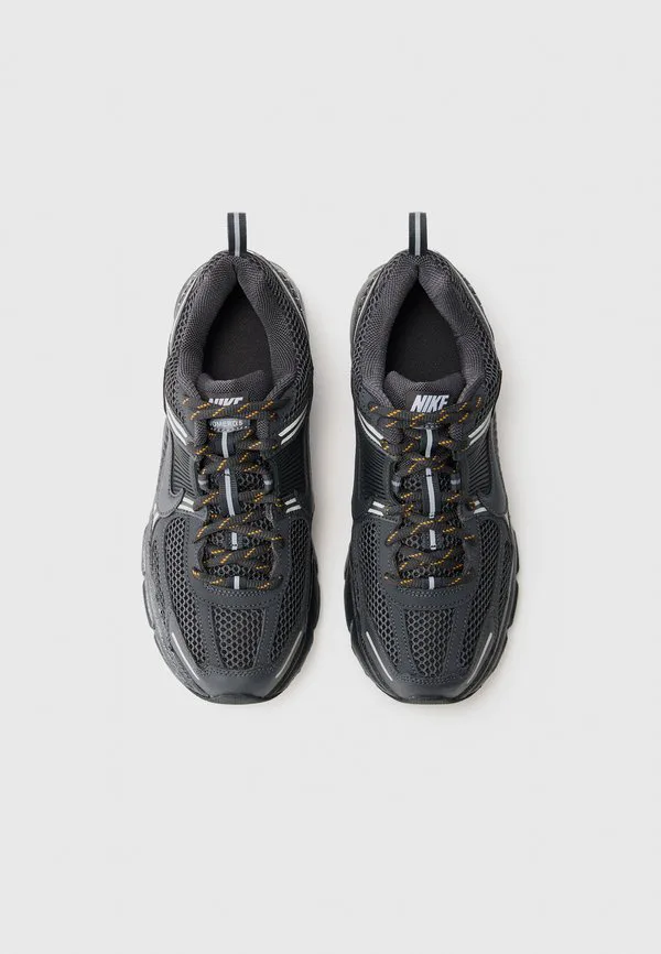 Унисекс кроссовки vomero 5 Nike Sportswear, Dark Smoke Grey — фото 4