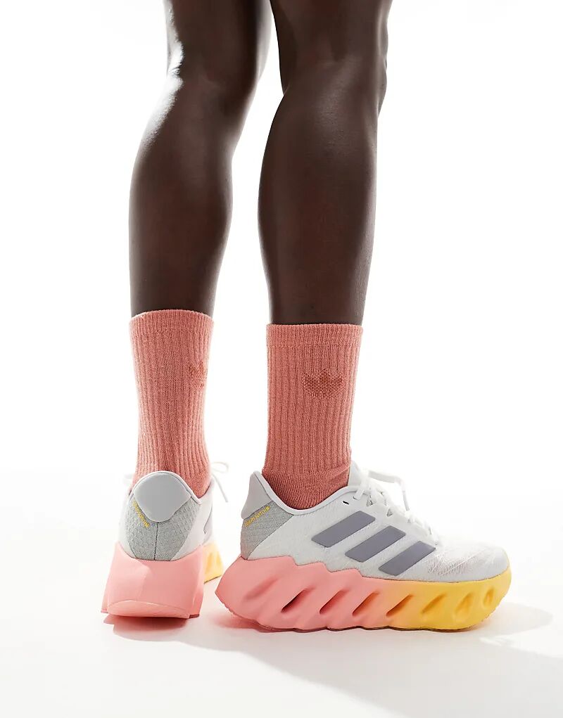 Кроссовки adidas Running Switch FWD 2 белого и оранжевого цвета adidas performance