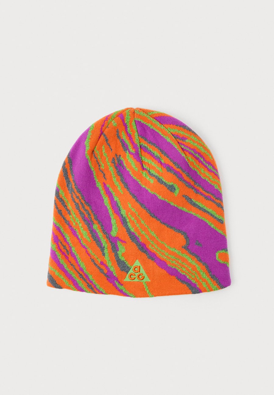 

Шапка Nike ACG PEAK BEANIE UNISEX, Safety Orange/Vivid Purple/Orange