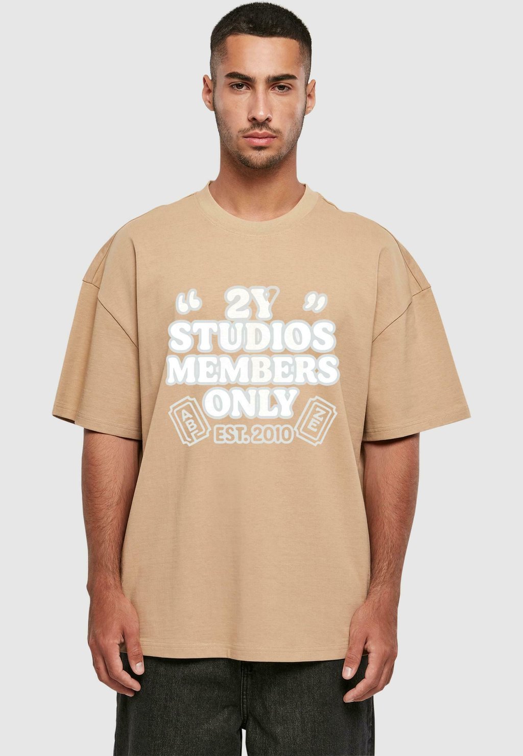 

Футболка с принтом MEMBERS ONLY TEE 2Y Studios, бежевый