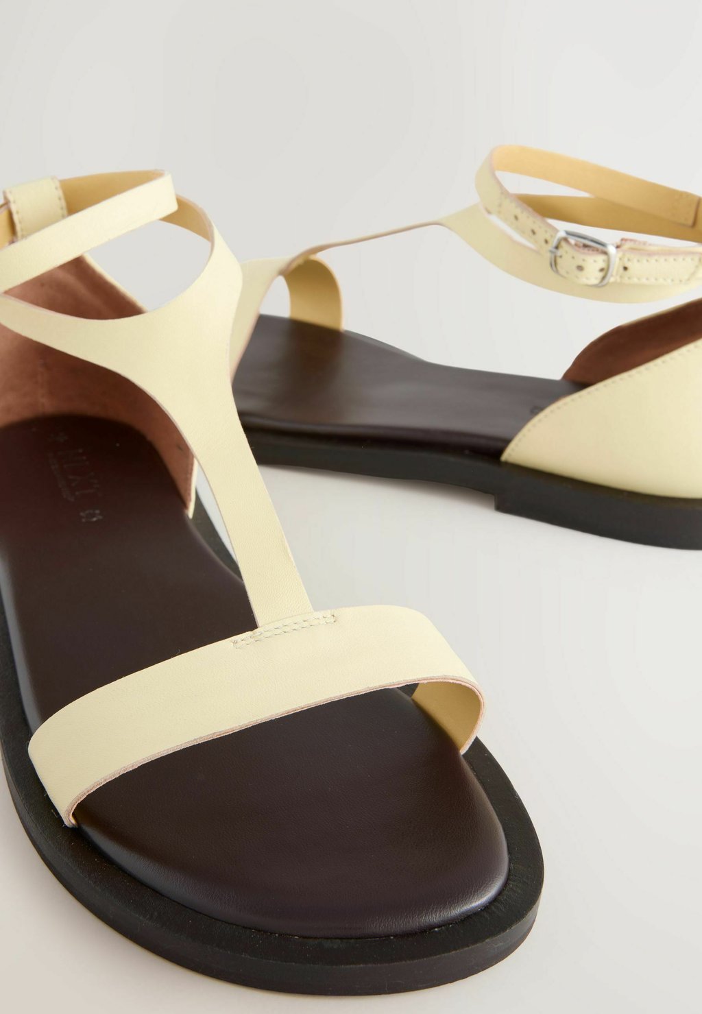 Сандалии STANDARD WIDE FIT - FOREVER COMFORT STRAPPY Next, цвет New Buttermilk Yellow Leather — фото 3