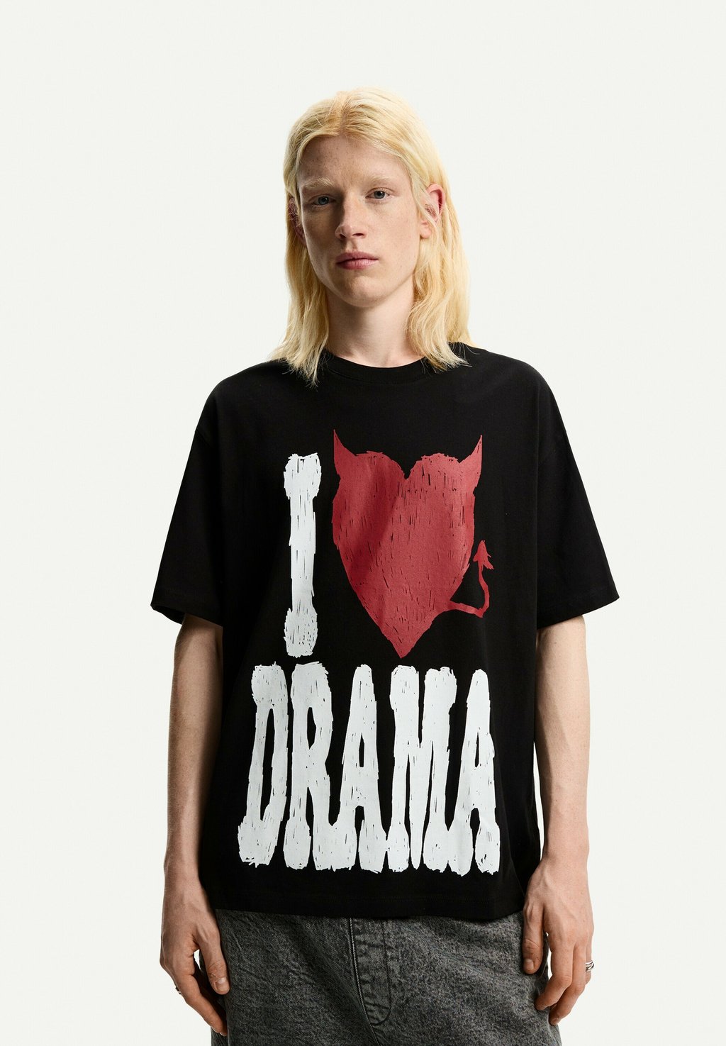 

Футболка с принтом SHORT SLEEVE Bershka, черный