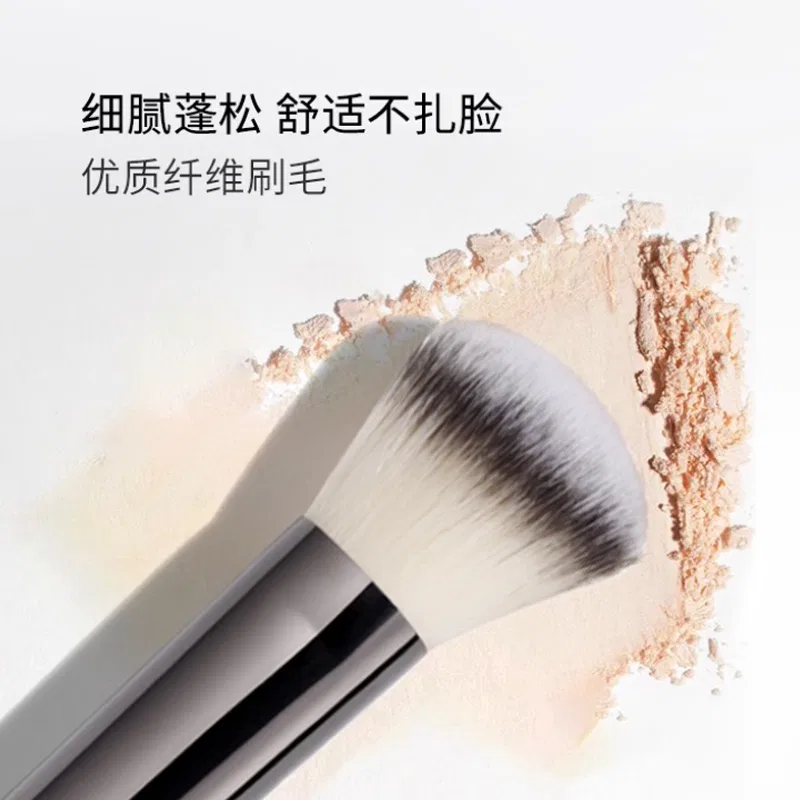 Кисть для контурирования Chantecaille Contour Soft — фото 2