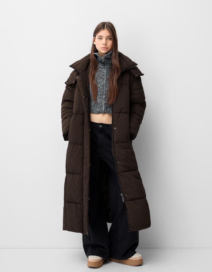 

Длинное пуховое пальто Bershka, коричневый