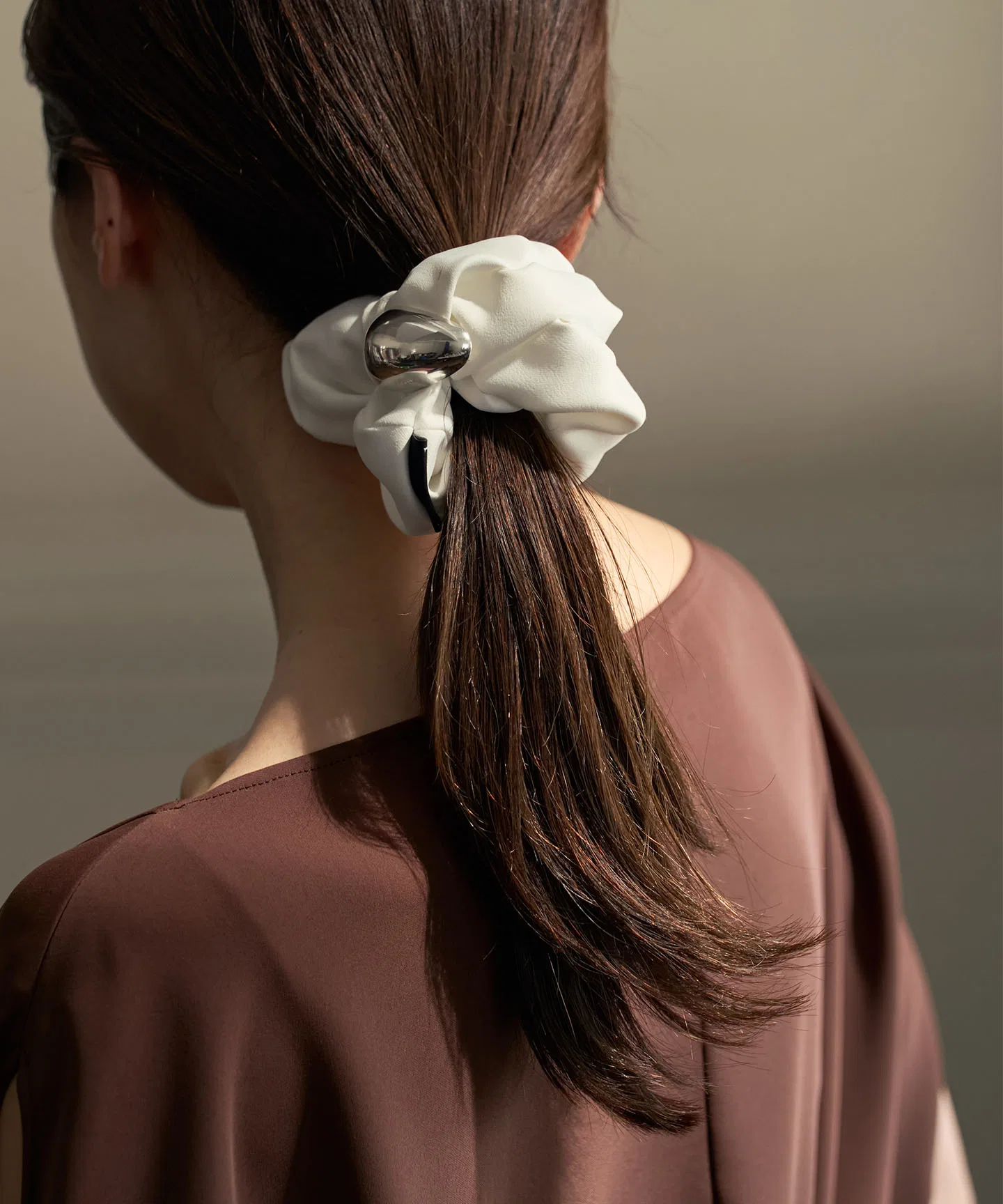 Резинка для волос STONE scrunchie in mood, белый