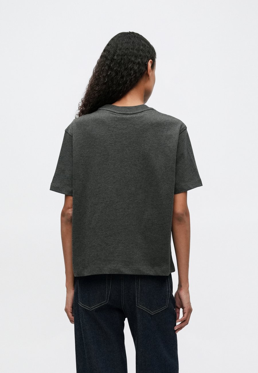 Футболка Tommy Hilfiger SCRIPT TEE, Dark Grey Heather/Dark Grey — фото 3