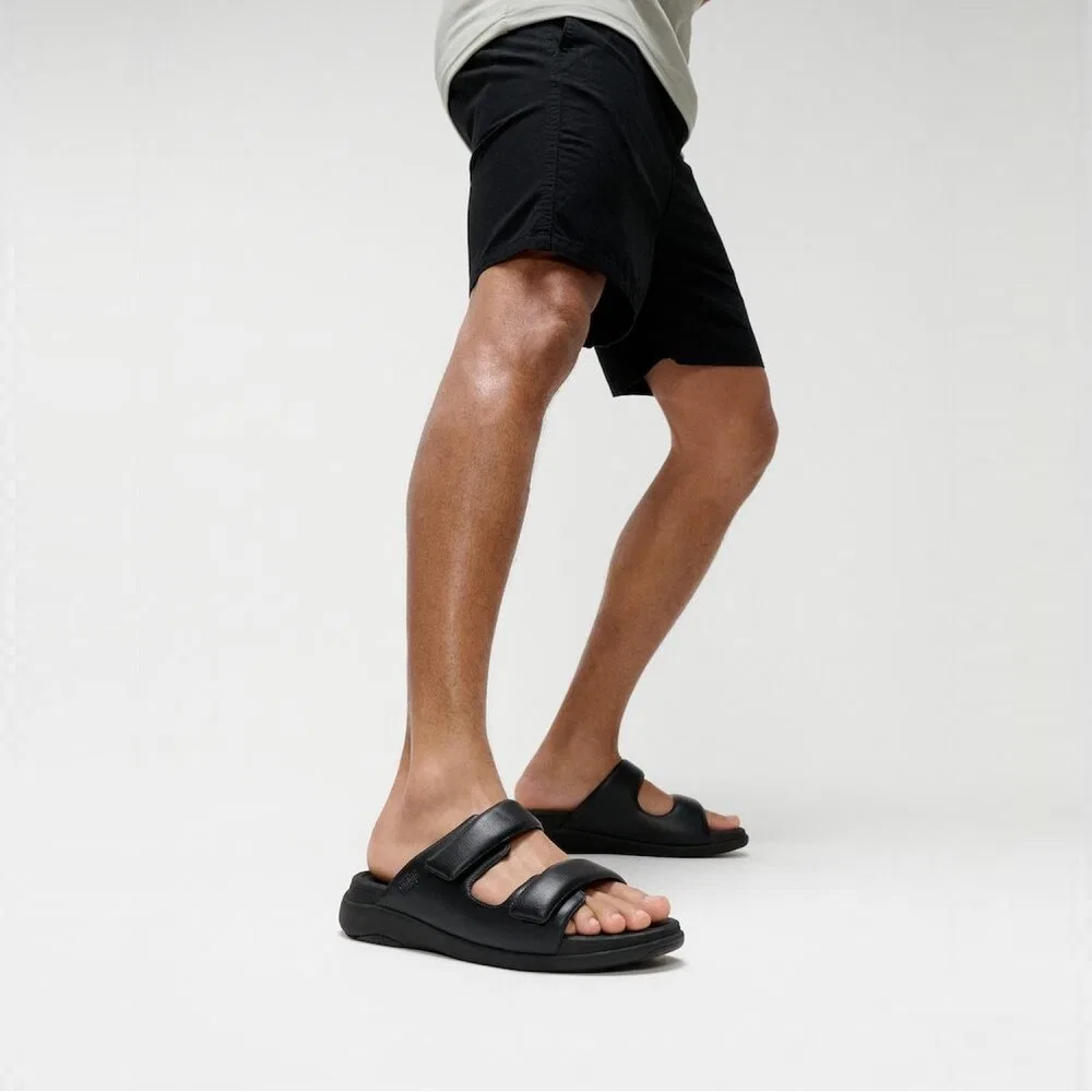 Мужские чёрные слайды с регулируемым ремешком от Fitflop