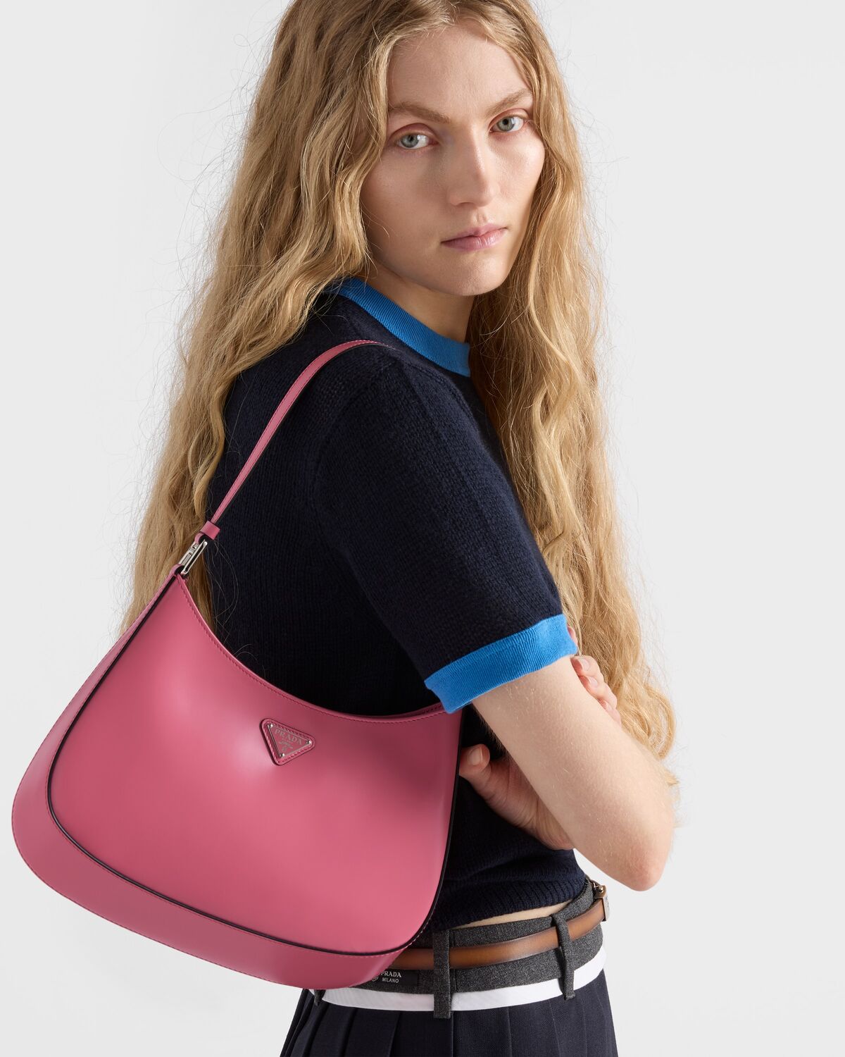 Сумка Prada Cleo из полированной кожи через плечо Prada, бегония — фото 2