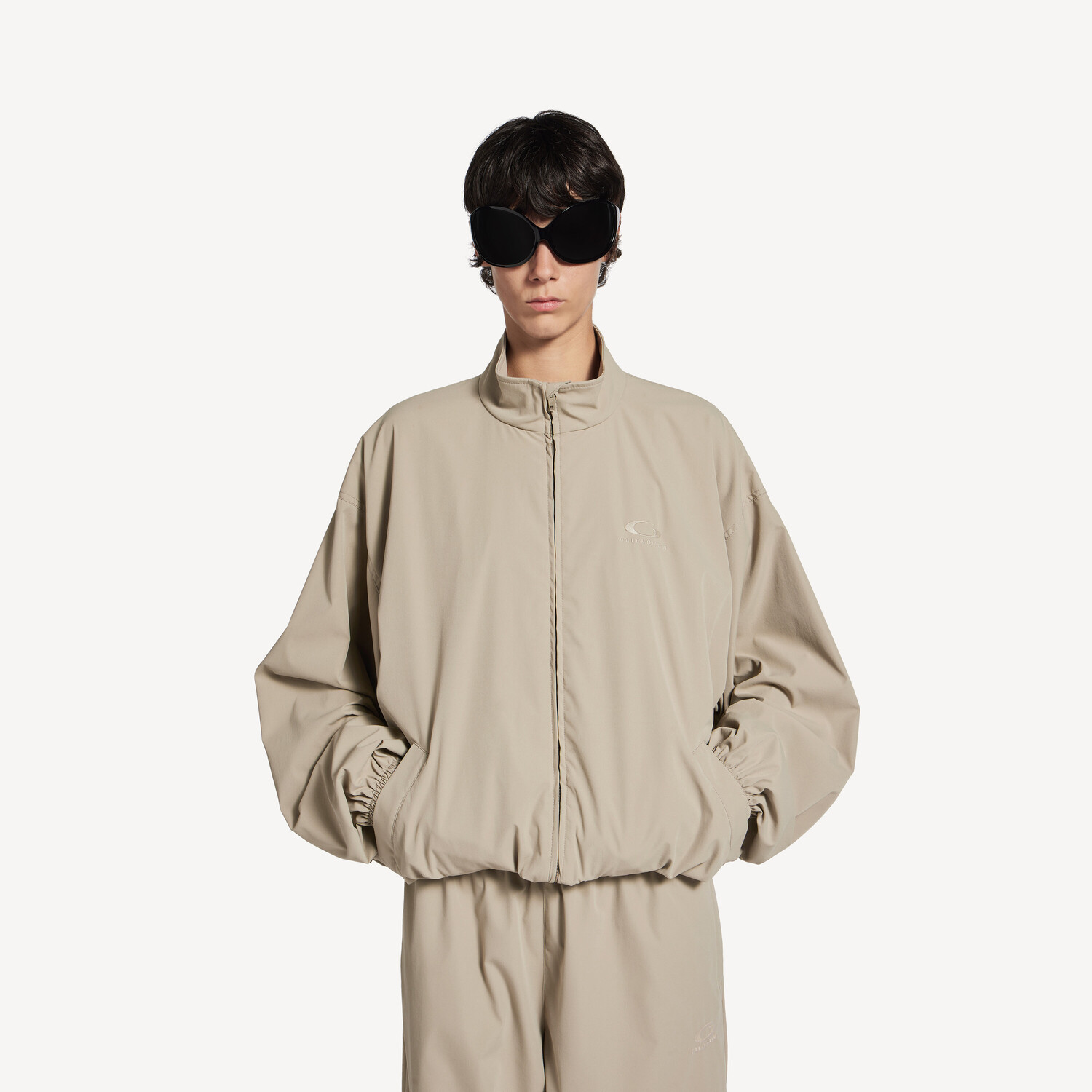 Женская сложенная спортивная куртка в цвете дюн BALENCIAGA, дюна — фото 4