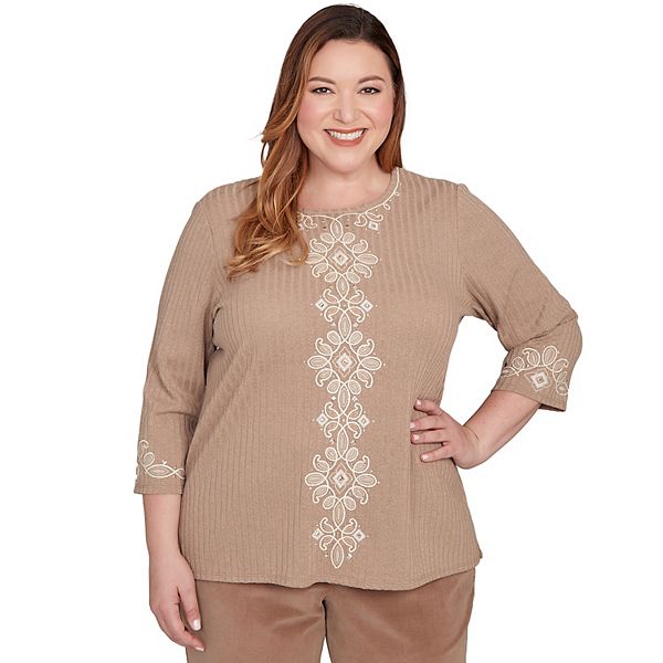 

Топ с вышитым медальоном Plus size Alfred Dunner