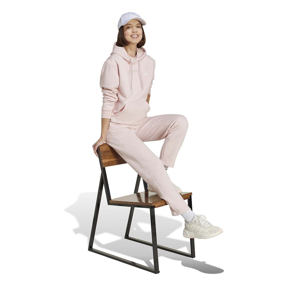 Женские удобные брюки с открытым низом adidas Essentials Small Logo Feel Adidas, цвет Shadow Fig — фото 3