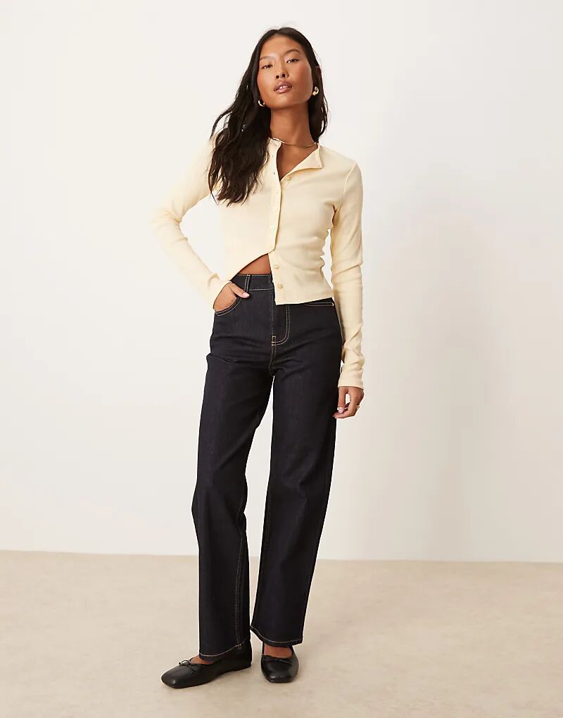 

Джинсы прямого покроя с карманом и обметочным швом цвета индиго Miss Selfridge
