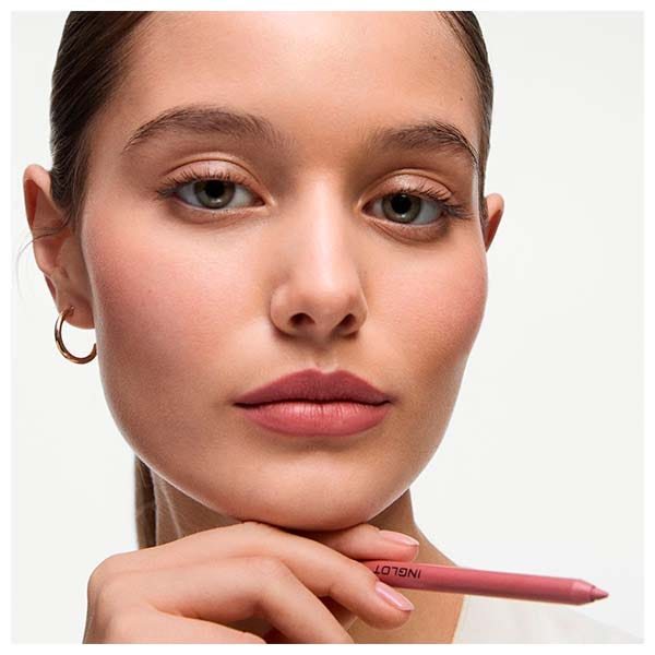 Кремовый и гладкий карандаш для губ INGLOT Creamy Soft Lipliner, VIVID ROSE 05 — фото 2