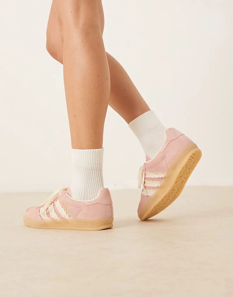 Кроссовки adidas Originals Gazelle Indoor с розовыми и белыми оборками — фото 4