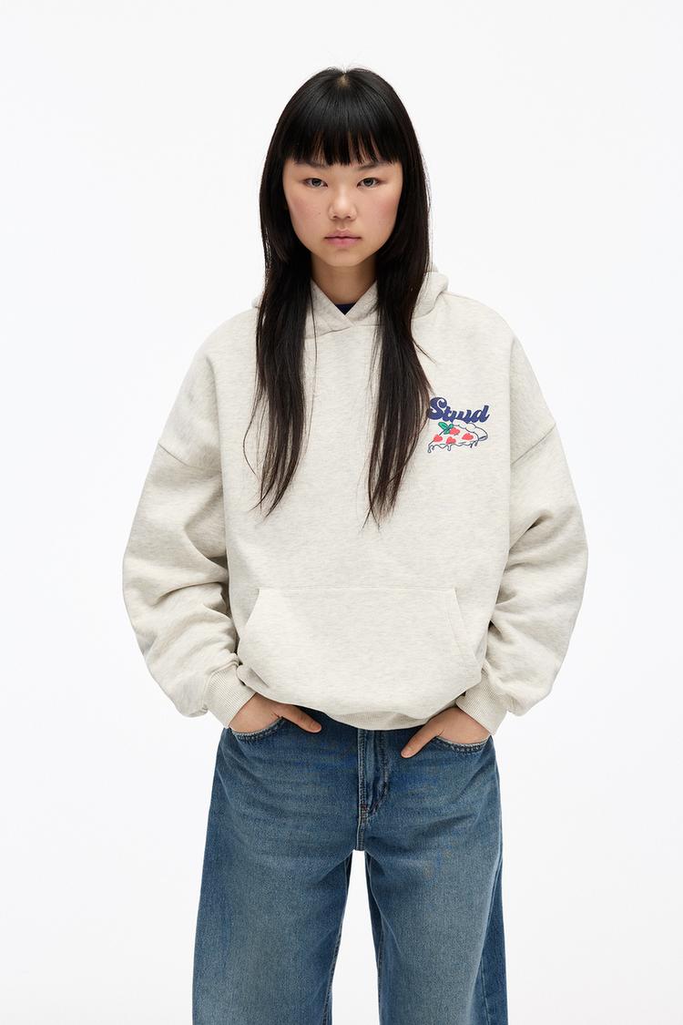 

Толстовка с капюшоном в серую полоску с изображением пиццы Pull And Bear, серый