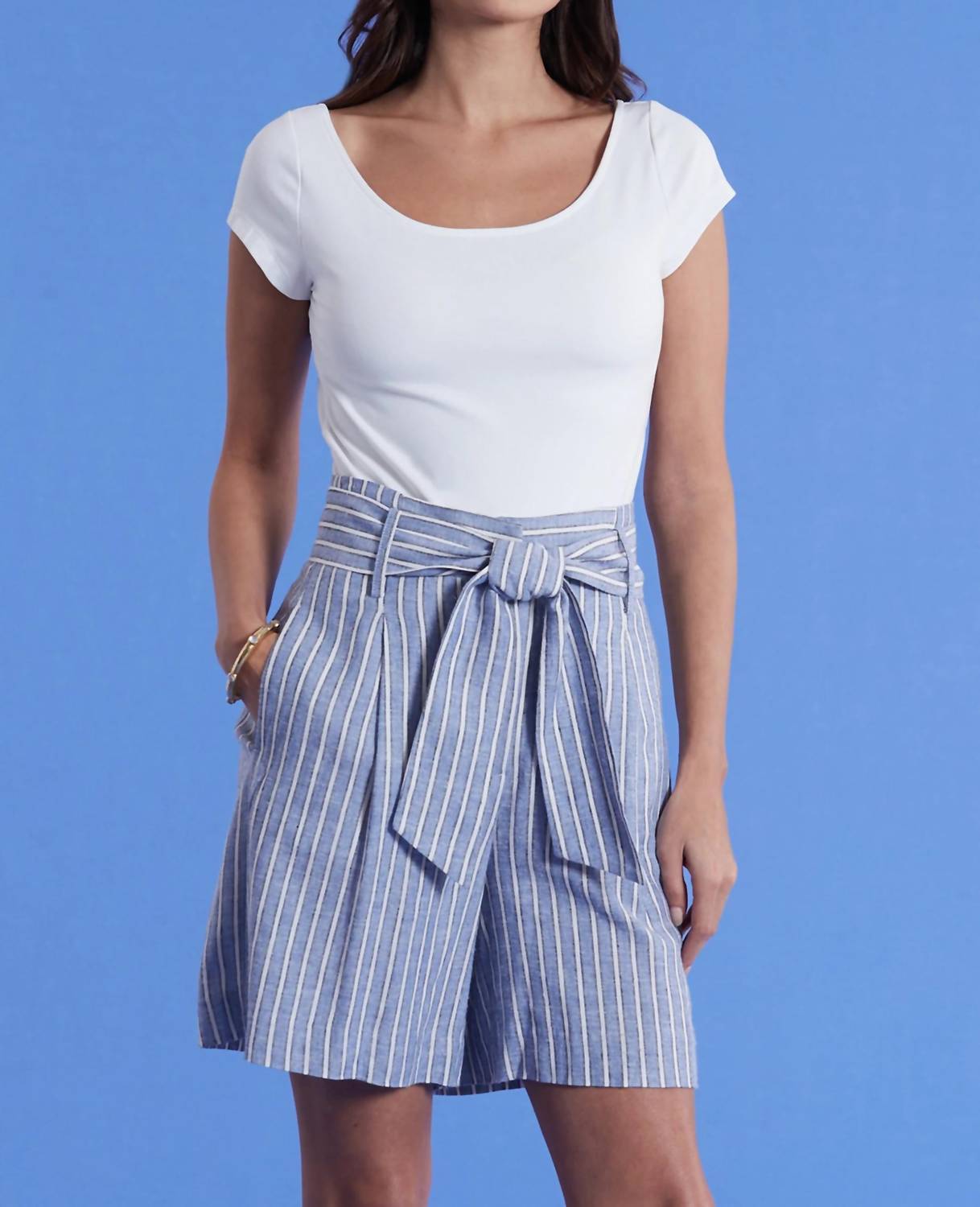 

Футболка Perry Scoop Neck Tee Top белого цвета Tyler Boe