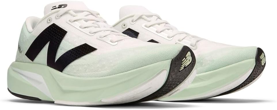 Мужские кроссовки New Balance FuelCell Rebel V4, белый/черный — фото 4