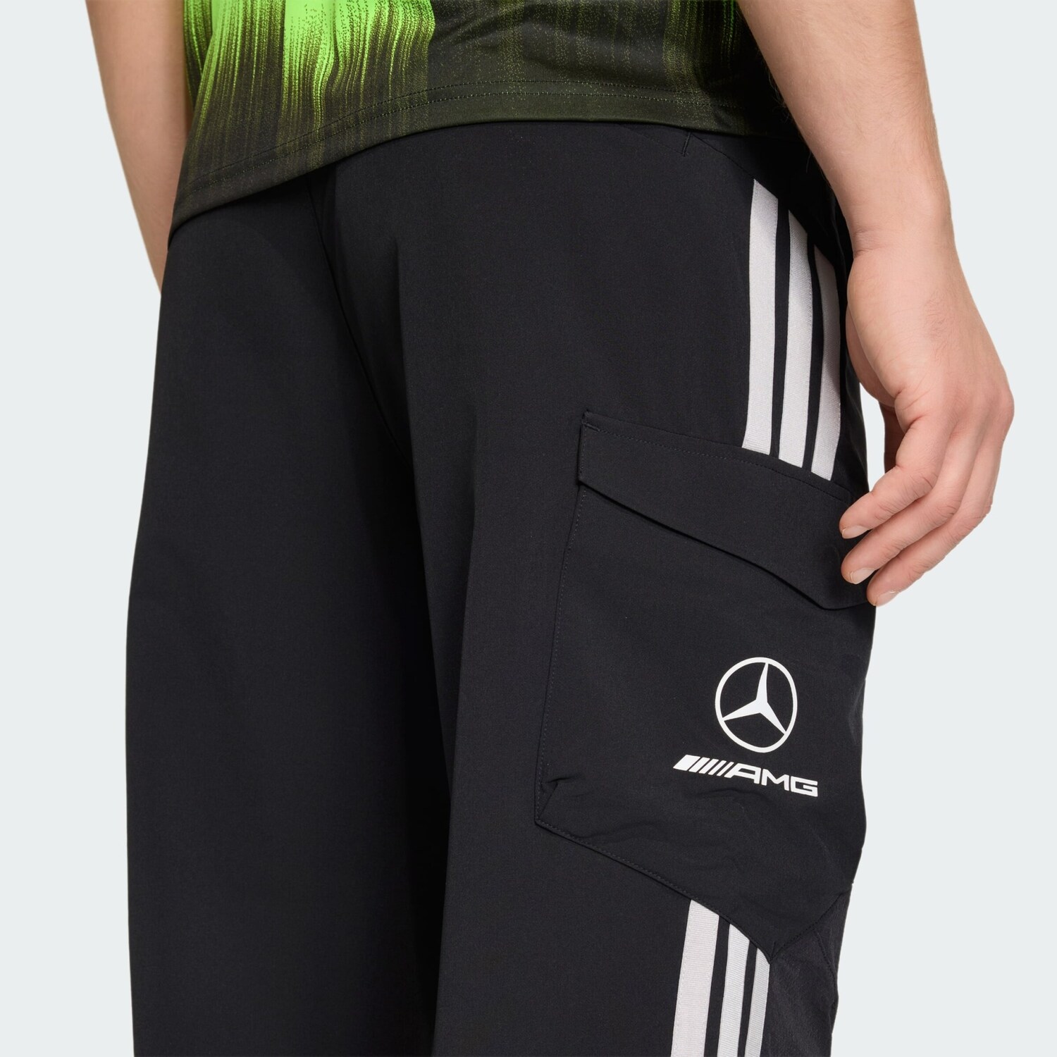 Adidas Performance Штаны для тренировок свободного кроя 'Mercedes - AMG Petronas Formula 1 Team Mechanics' в черном цвете — фото 4
