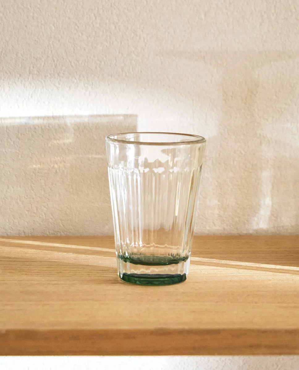 

Стеклянный стакан с приподнятым дизайном Zara Home, зеленый