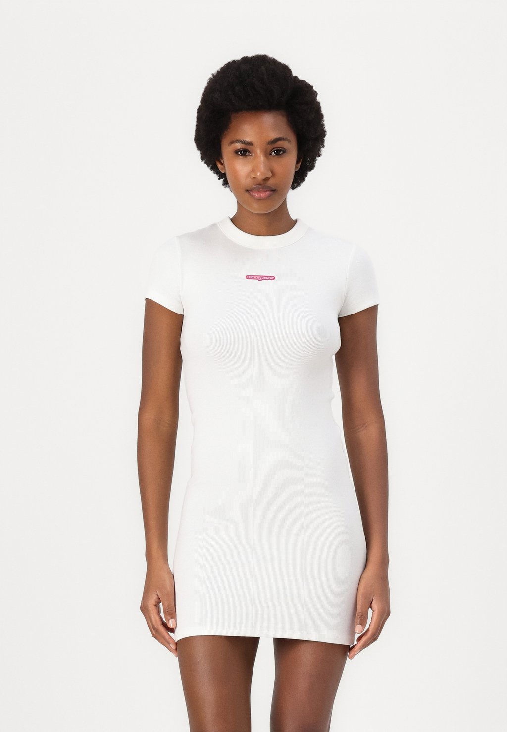 

Платье из джерси SCRIPT MINI DRESS Tommy Jeans, кремовый