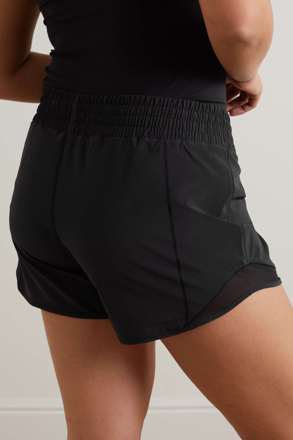 

LULULEMON Hotty Hot 4-дюймовые шорты Swift с сетчатой ​​отделкой из переработанного материала, черный