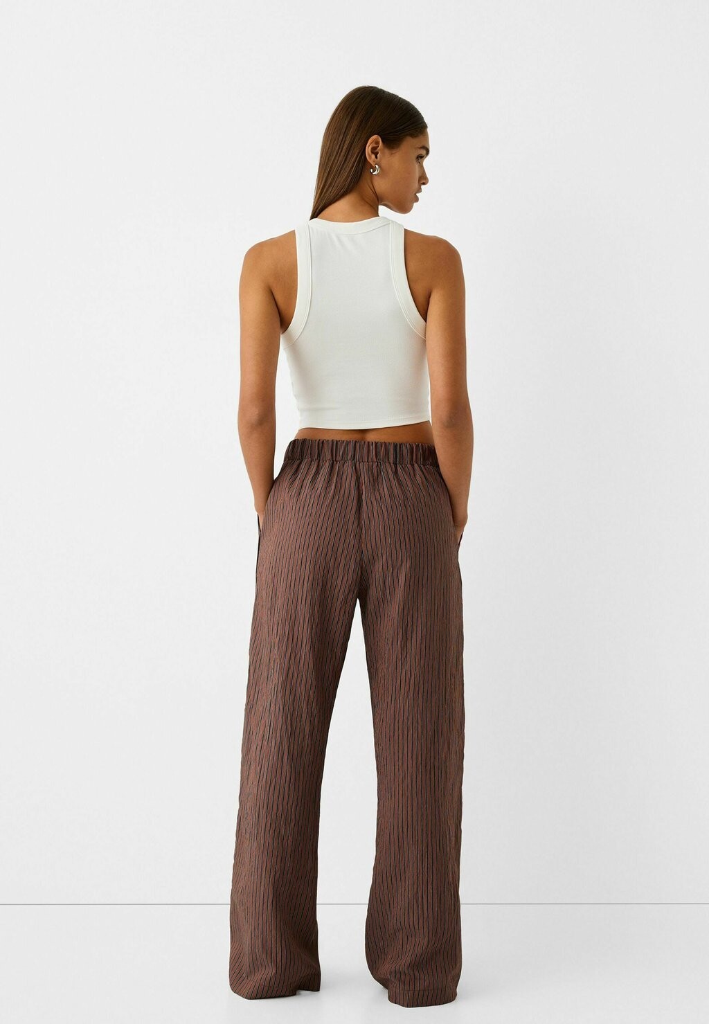 

Тканевые брюки STRIPED WITH ELASTICATED WAIST Bershka, темно-коричневый