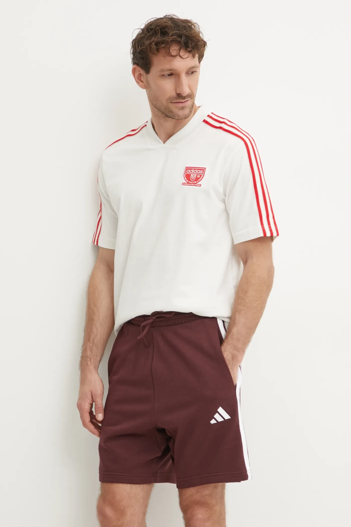 

Хлопковая футболка adidas Originals, бежевый