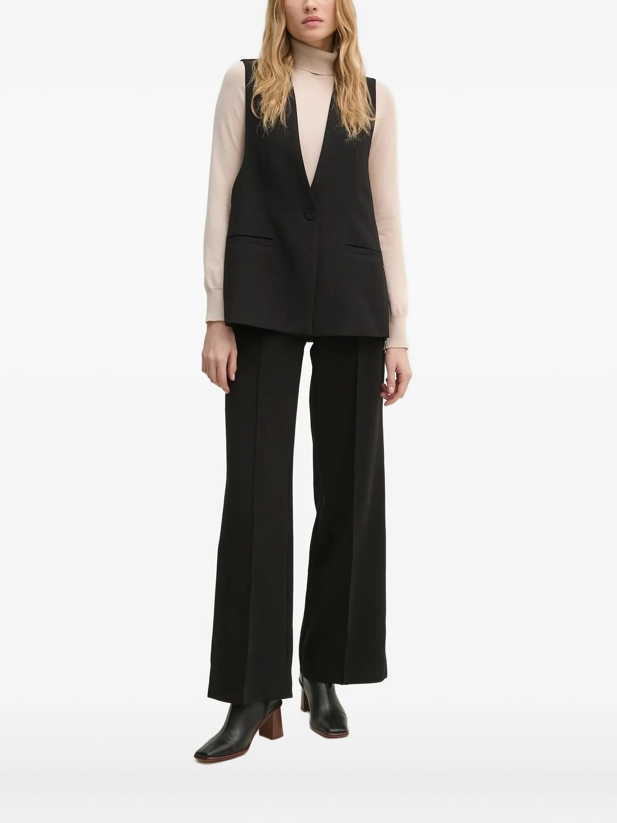 

Жилет с карманами на пуговицах Pedro Del Hierro, черный