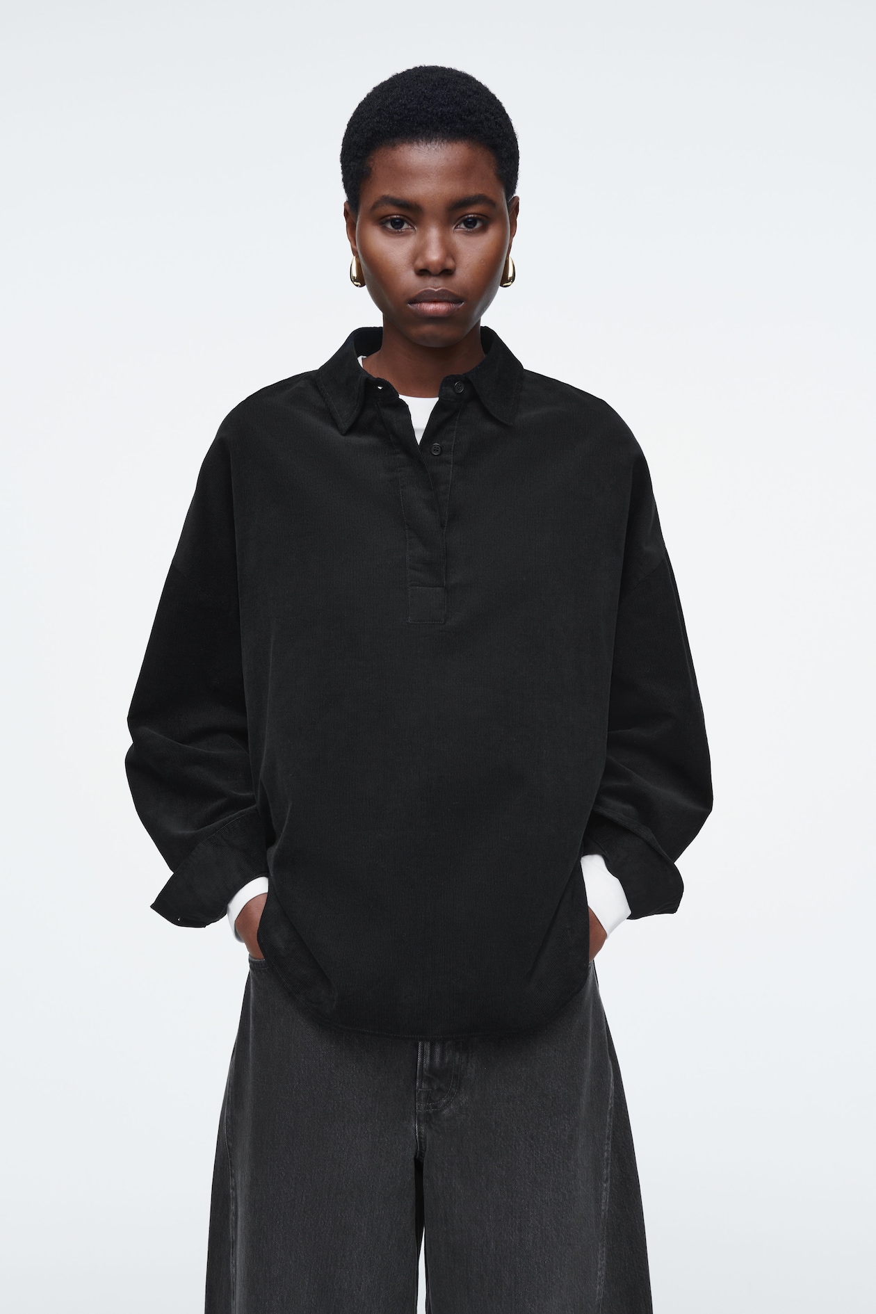 

Вельветовая рубашка-relaxed fit COS, черный