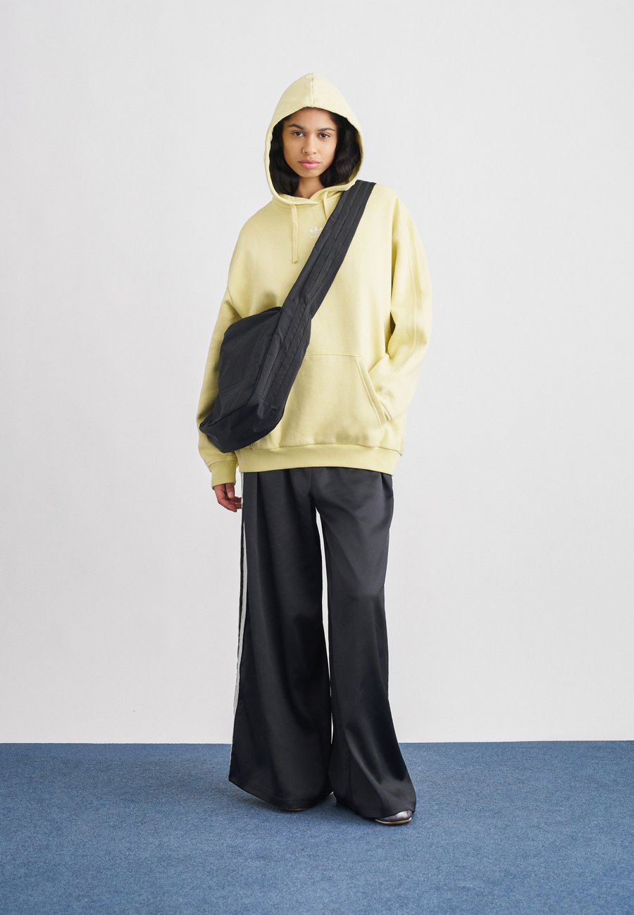 Толстовка Adidas Originals Sweatshirt, Powder Yellow/Light Yellow — фото 2