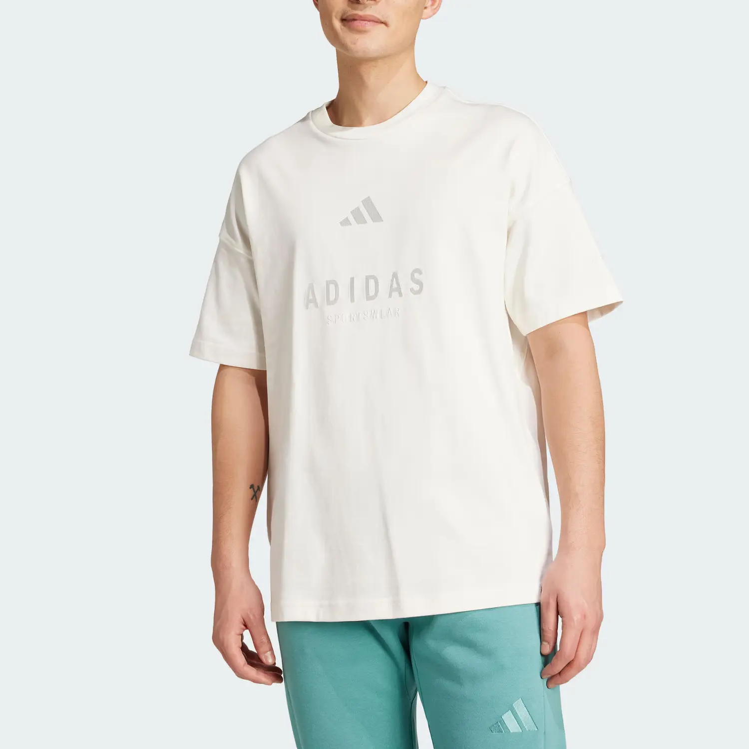 Футболка All Szn SS25 с вышивкой мужская Adidas, белый — фото 3