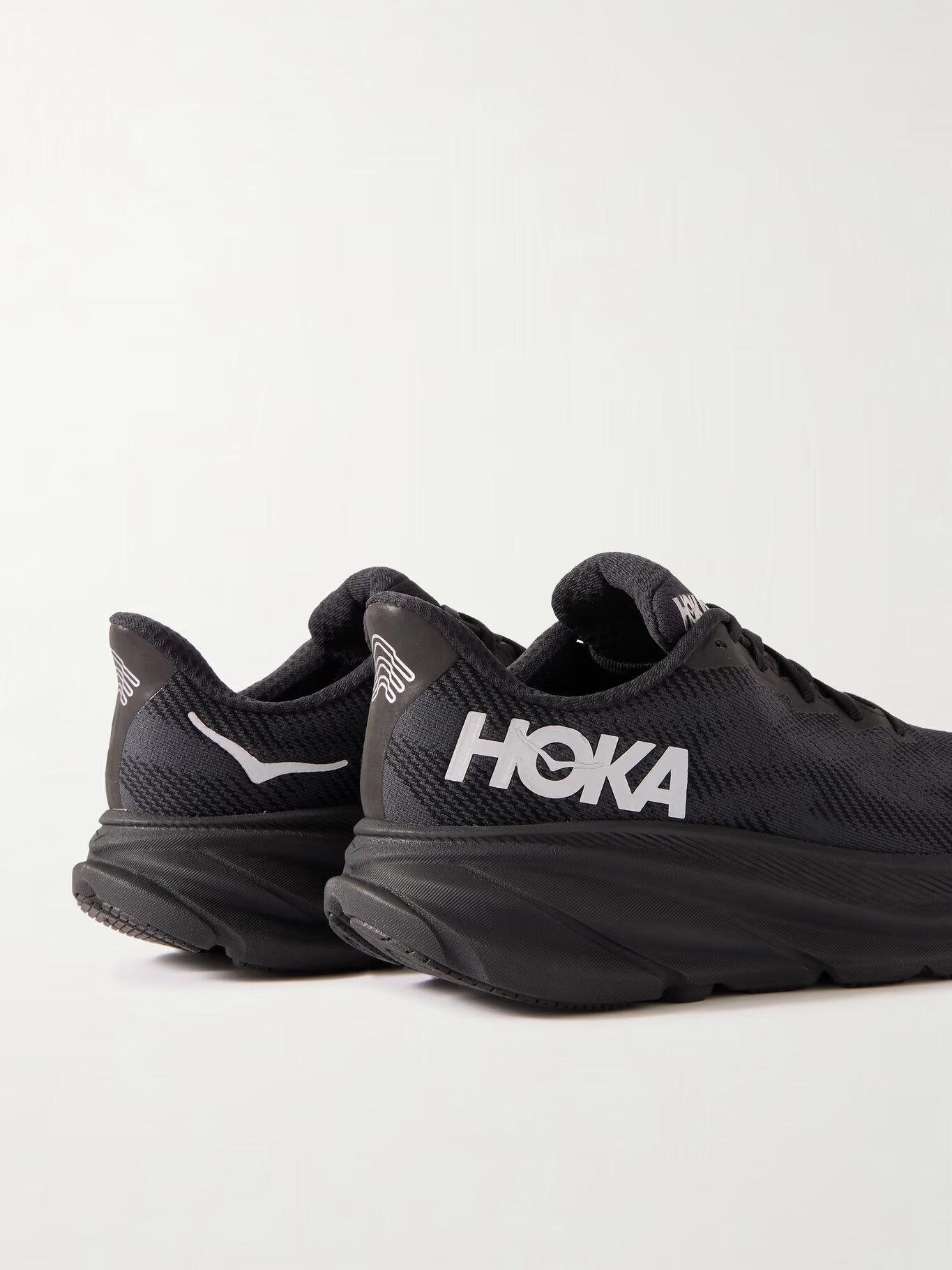 Кроссовки Clifton 9 Invisible Fit с резиновой отделкой из переработанного материала GORE-TEX HOKA, черный — фото 2