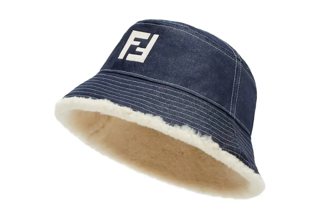 

Бейсболки для женщин FENDI, синий