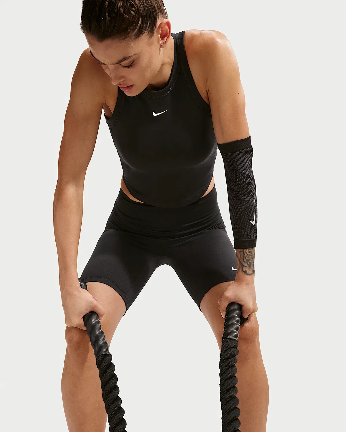 Женский укороченный топ Nike One Fitted Dri-FIT, Black/White — фото 3