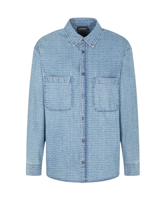 

Джинсовая рубашка удобного кроя с логотипом по всей поверхности. Emporio Armani, синий