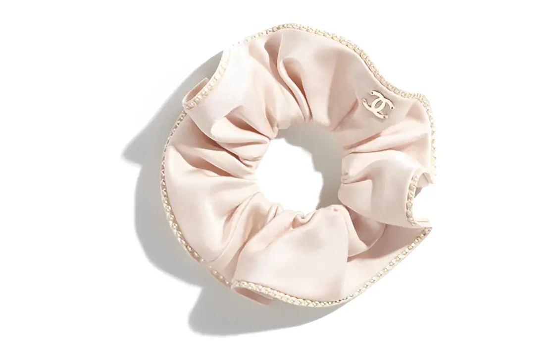 

Шелковая атласная резинка для волос Women's Beige CHANEL