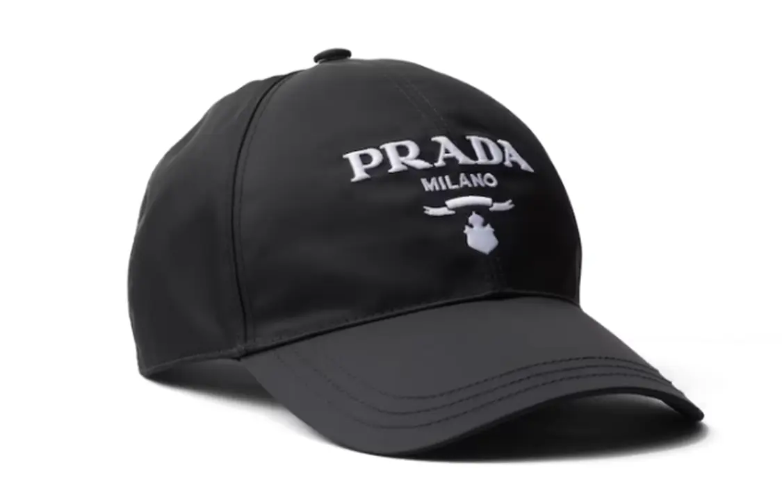 

Бейсболка с вышитым логотипом PRADA