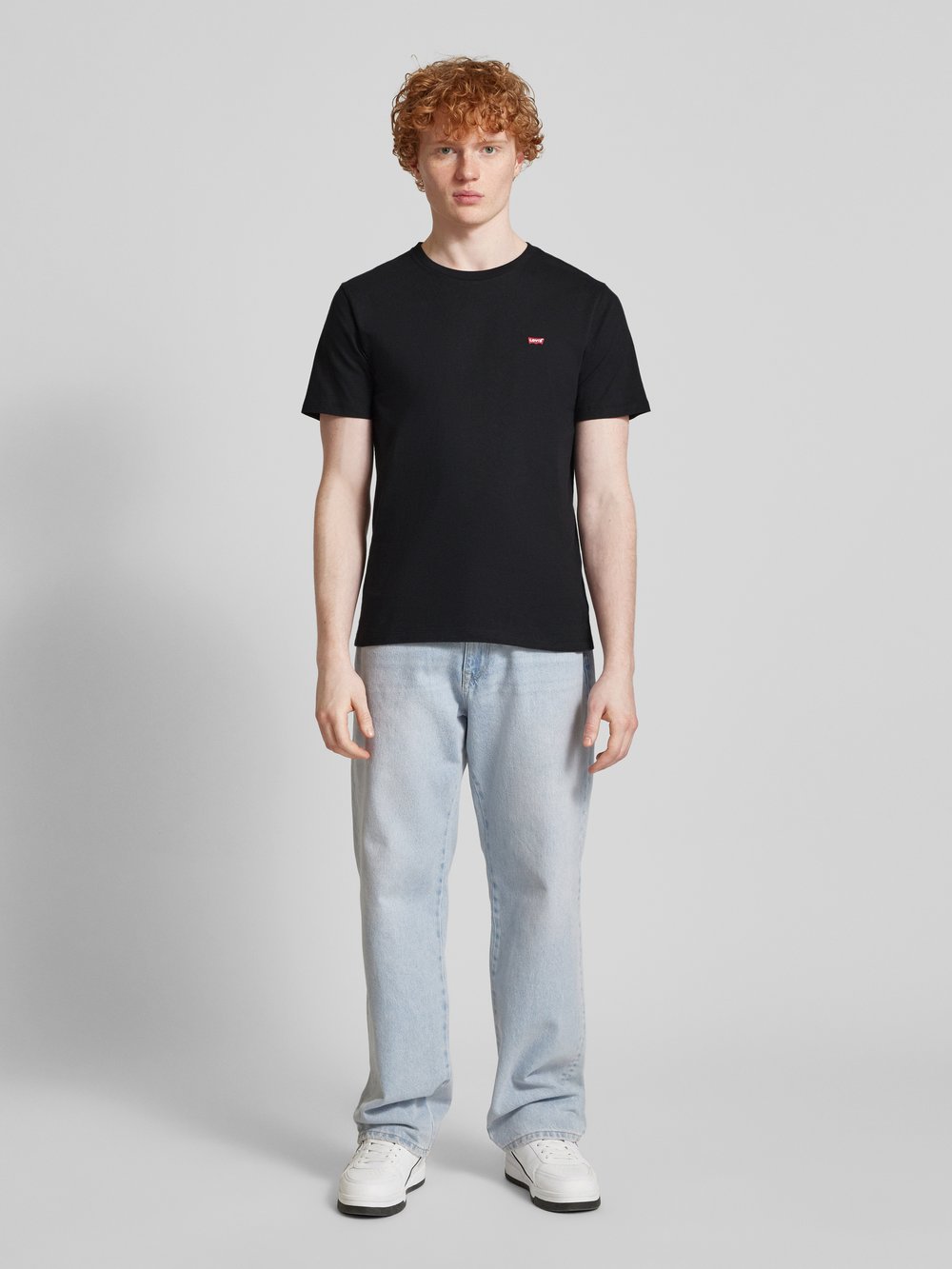 

Футболка с вышитой этикеткой Levi's, черный