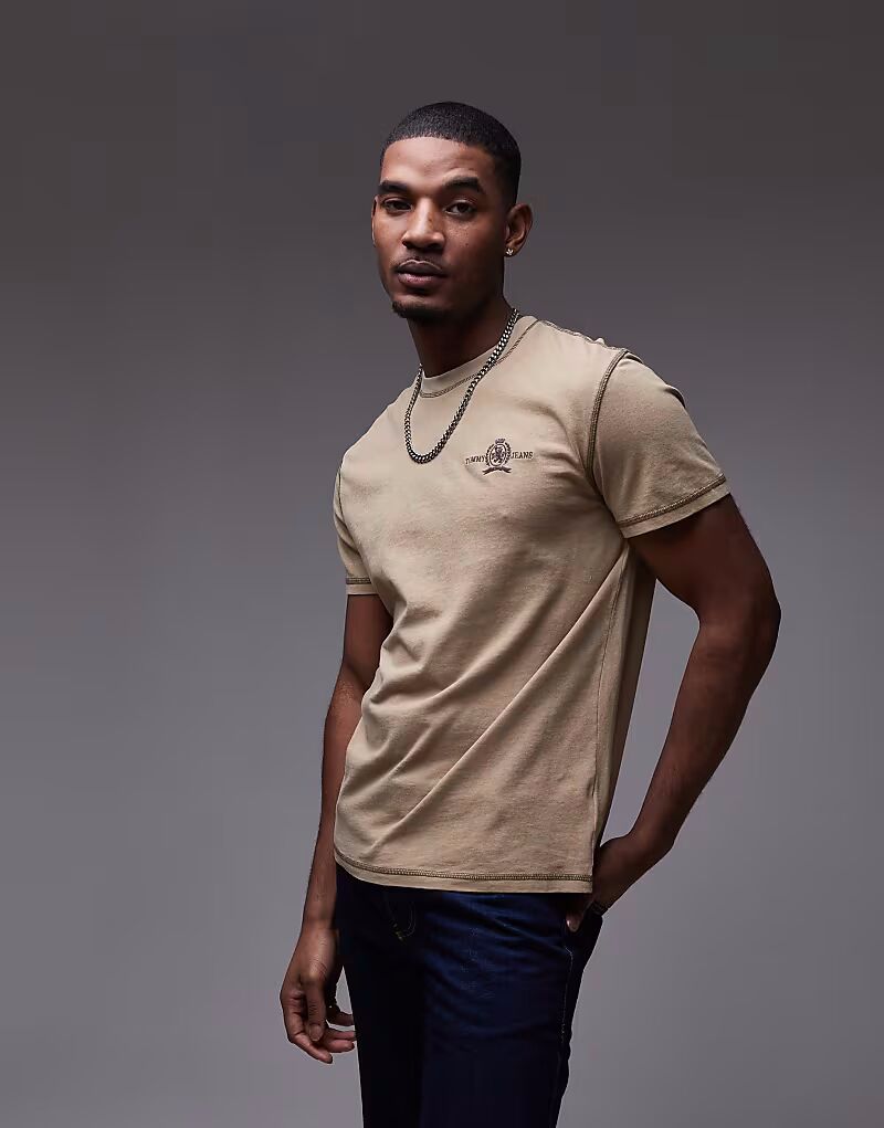 

Футболка с логотипом Tommy Jeans бежевого цвета