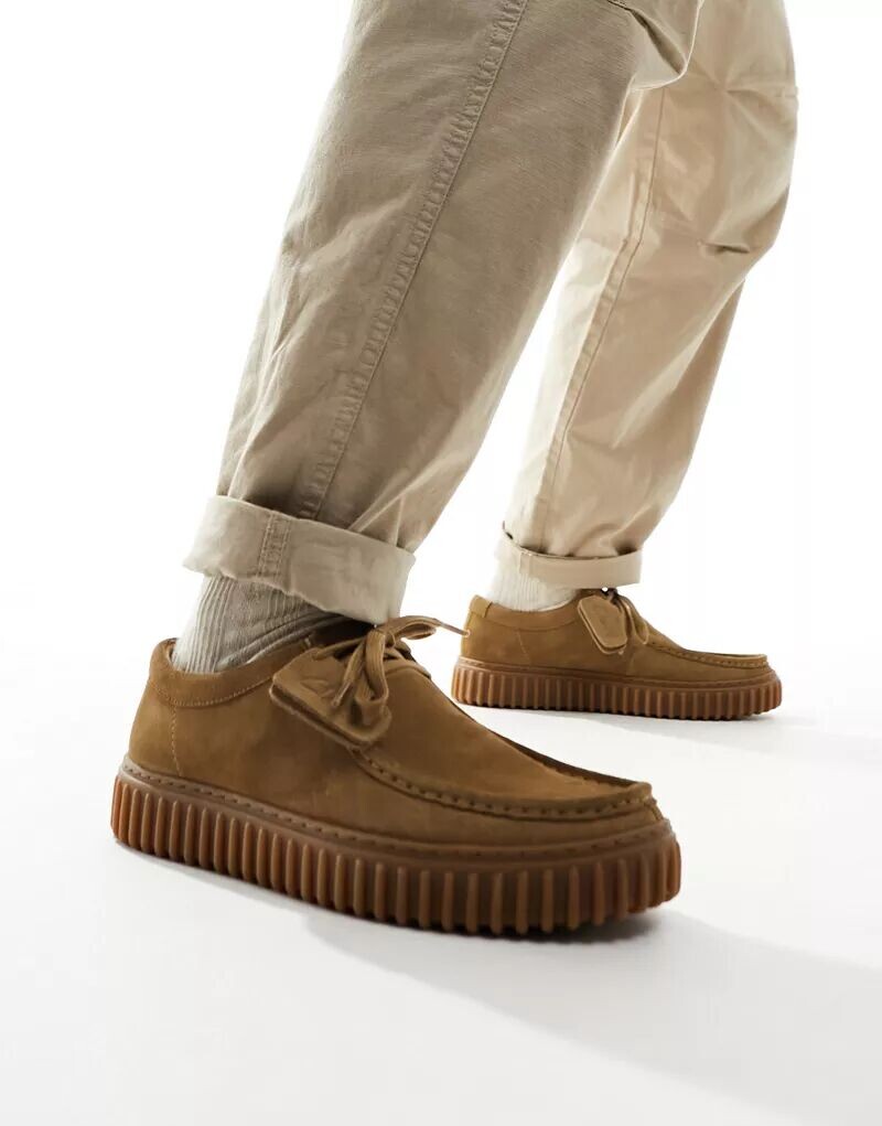 

Темно-песочные замшевые полусапоги Clarks Torhill