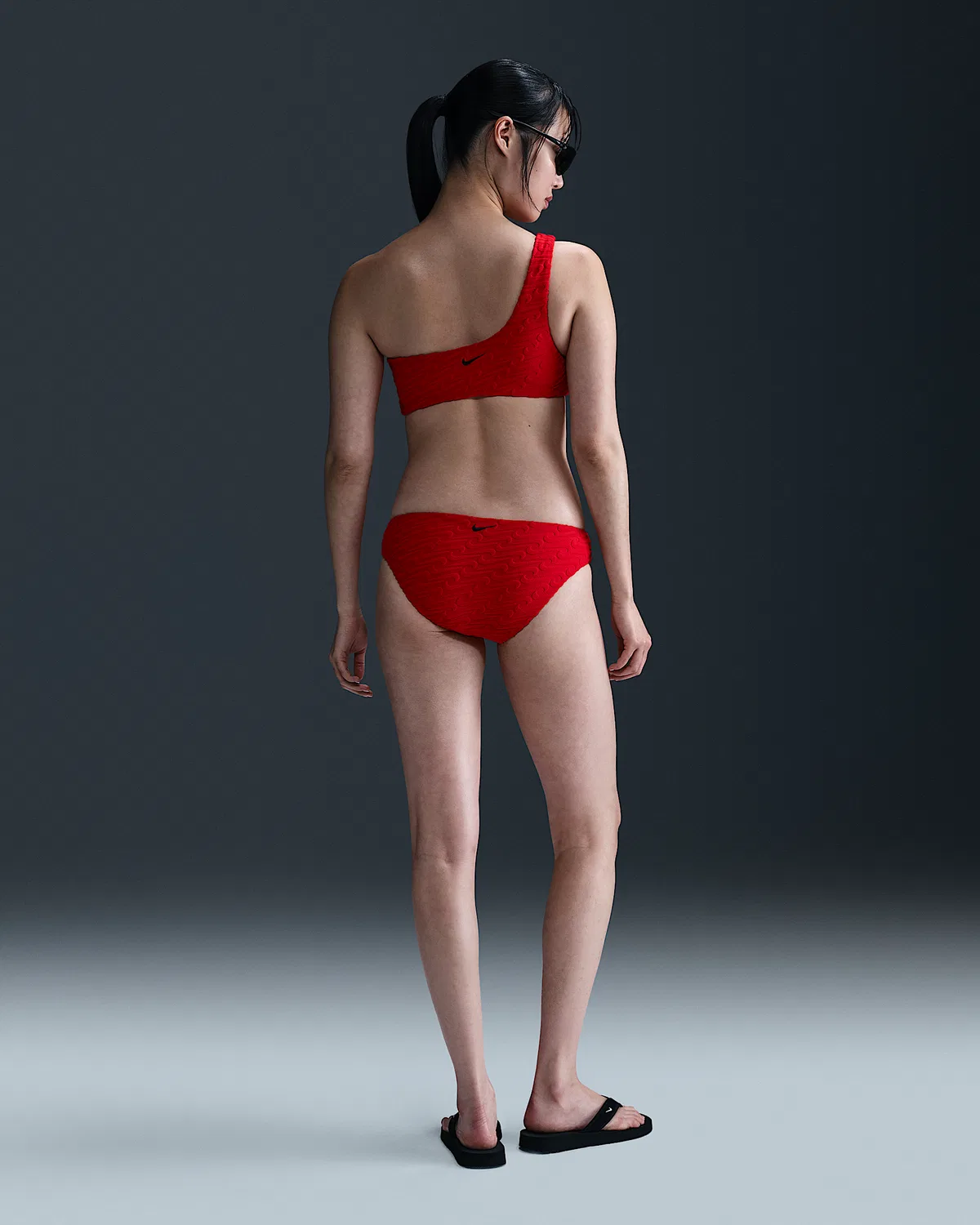 Женские бикини-трусы Terry Hipster Nike Swim Swoosh Link, University Red — фото 4