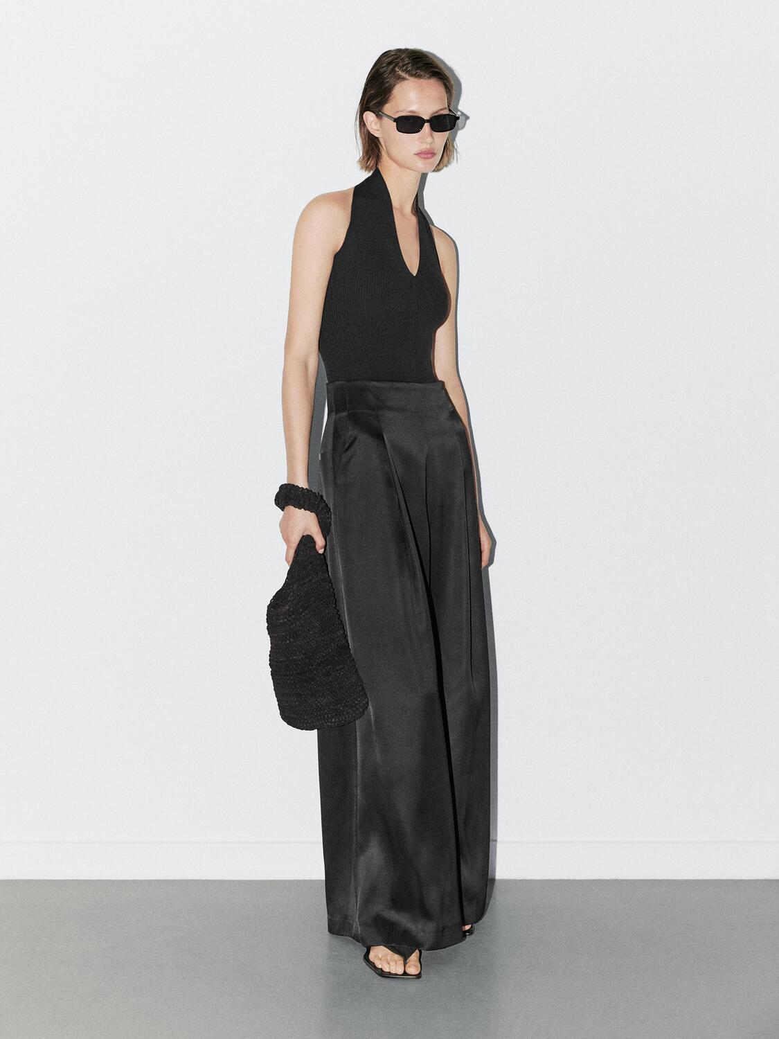 

Трикотажный боди с V-образным вырезом - студия Massimo Dutti, черный