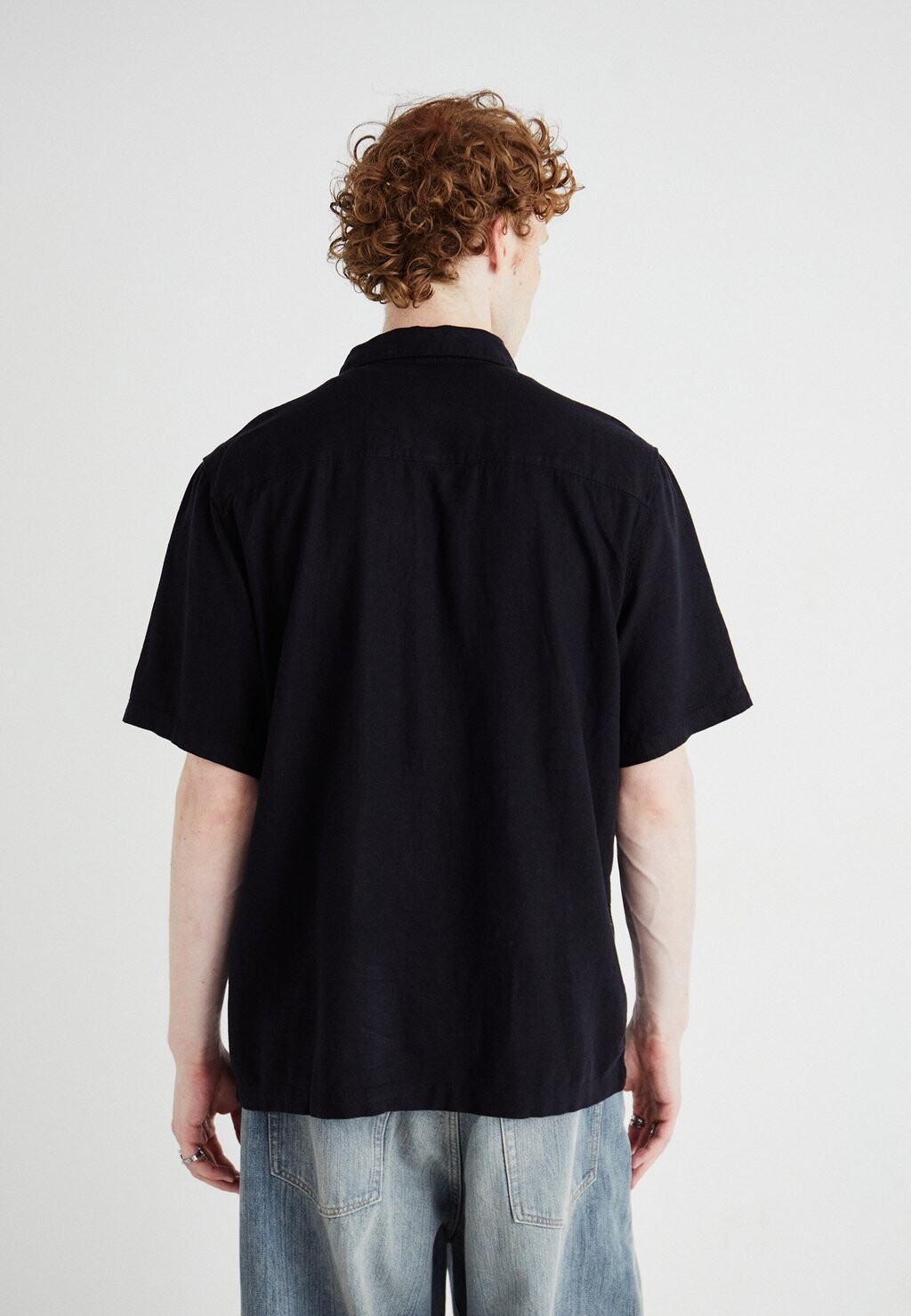 

Рубашка RELAXED SHORT SLEEVE SHIRT Weekday, черный