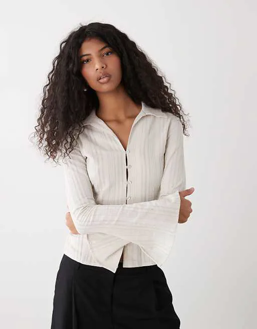 

Бежевая рубашка с длинными рукавами на пуговицах Weekday