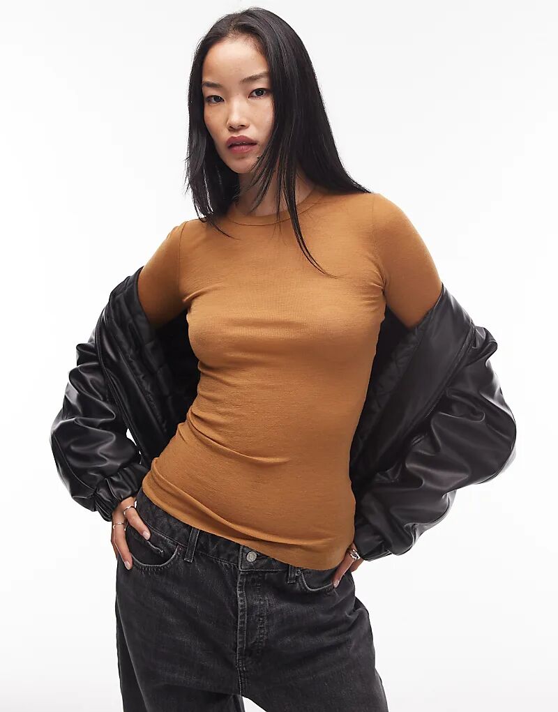 

ARKET — трикотажный полупрозрачный топ с длинными рукавами из мериносовой шерсти горчичного цвета