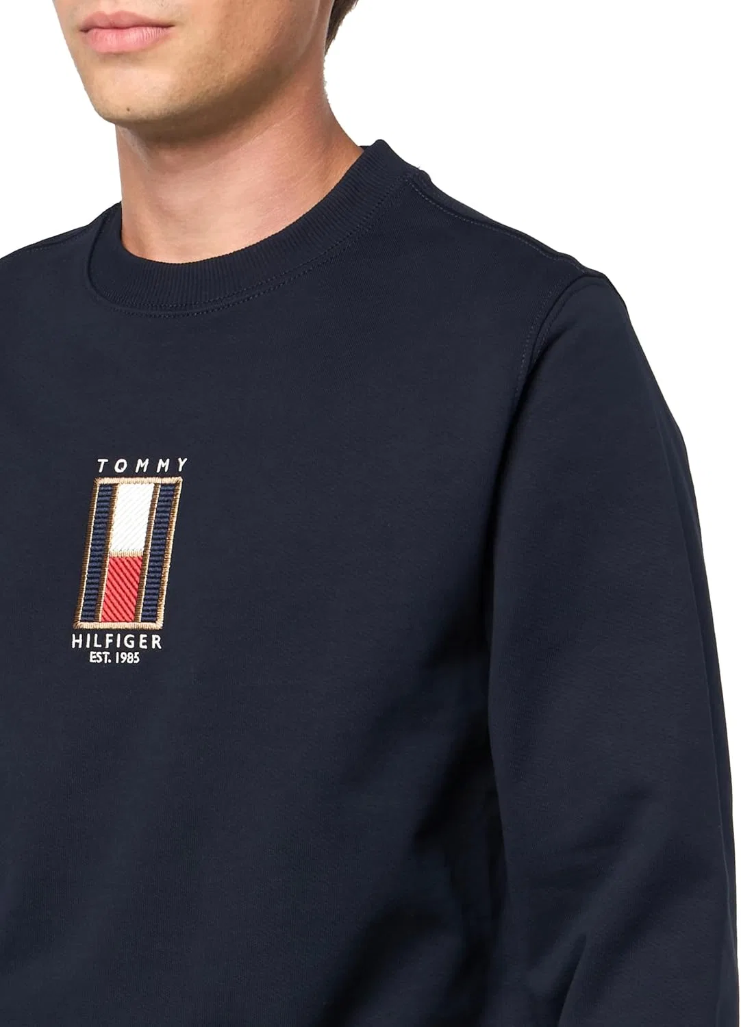 Мужская толстовка Tommy Hilfiger средней плотности с круглым вырезом и вертикально вышитым логотипом в виде флага — фото 3